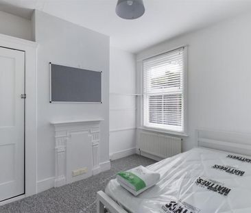 4 bedroom terraced house to rent - Photo 4