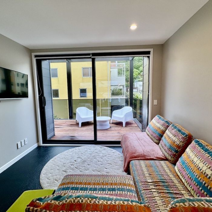 Split level townhouse on the waterfront - Photo 1