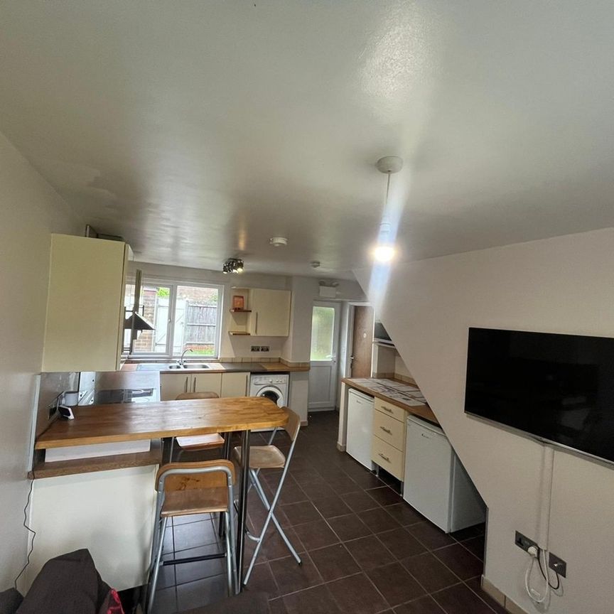 Room in a Shared House, Leasow Drive, B15 - Photo 1