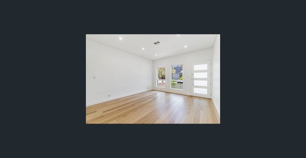 GreenSquare station walking distance 800m 7A Victoria Street, Beaconsfield Spacious 3beds Townhouse - Photo 1