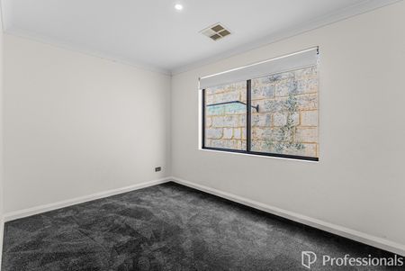Modern comfort with room for everyone! - Photo 5