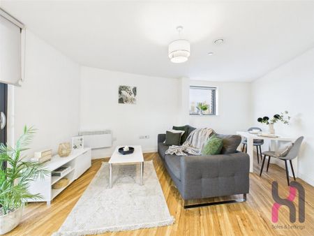 2 bedroom flat to rent - Photo 2