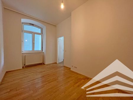 Renovierte 3 Zimmer-Altbau-Wohnung mit Küche in bester City-Lage - Nähe Landstraße - Photo 2