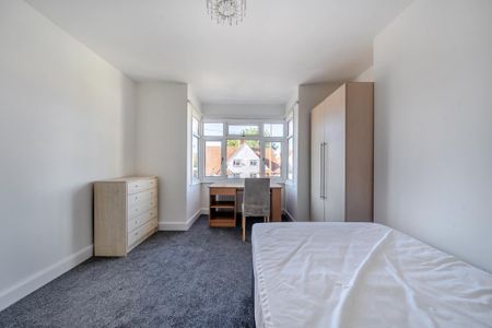 4 bedroom semi-detached house to rent - Photo 3