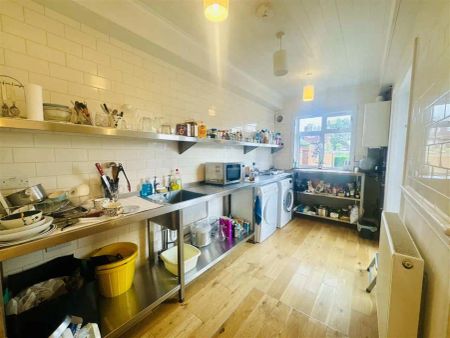 Watersfield Way, Edgware - Photo 5