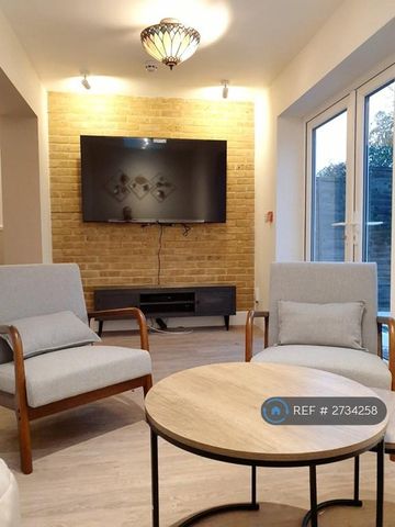 1 bedroom in a house share to rent - Photo 5