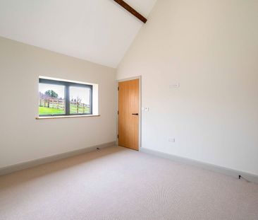 Cross Keys, Hereford - Photo 3