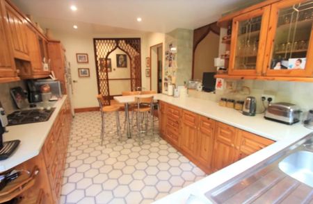 Studio Flat, Palmerston Crescent, N13 - Photo 2