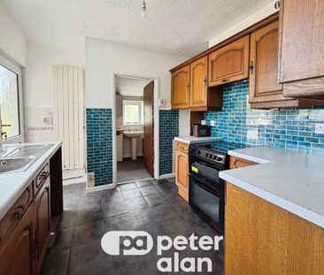 4 bedroom semi-detached house to rent - Photo 2