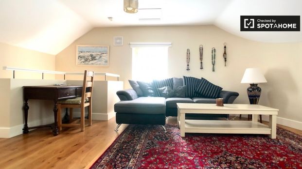 Chic studio apartment for rent in Killiney, Dublin - Photo 1