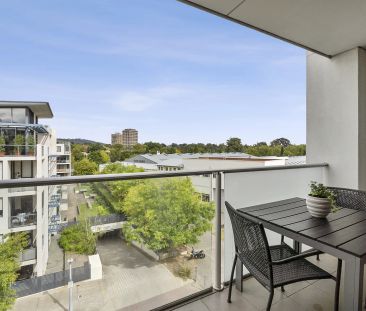 Spacious One Bedroom Plus Study Unit - Photo 5