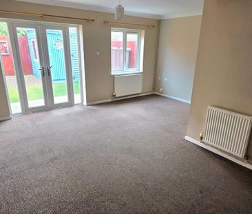 3 bedroom semi-detached house to rent - Photo 1