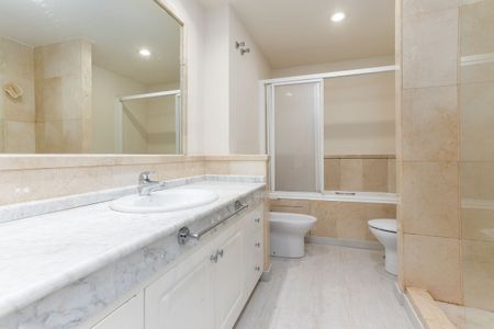 Apartment in San Pedro de Alcántara, Costa del Sol - Photo 5