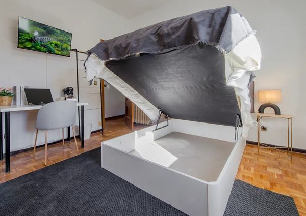 Calle de Granada, Madrid, Community of Madrid 28007