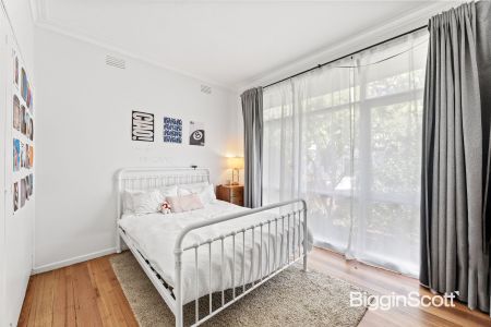 Perfect Location in Doncaster - Photo 3