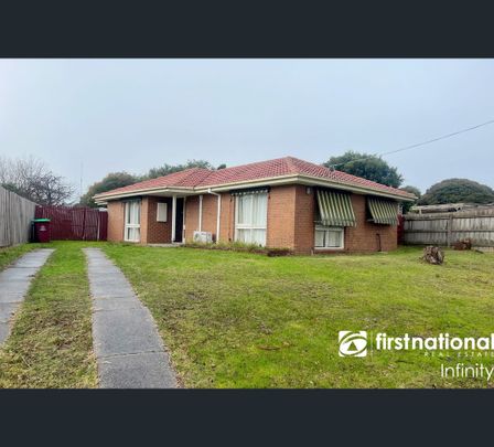 4 Elaine Court, Cranbourne, Vic 3977 - Photo 1