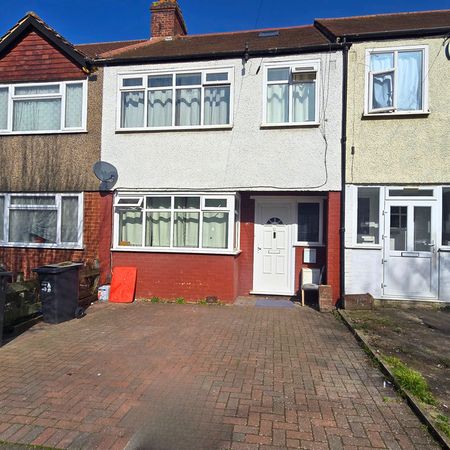 Studio To Let - Photo 4