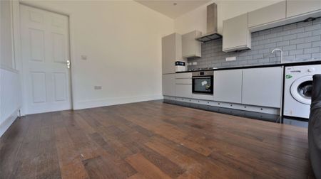 1 bedroom Flat in Kelso Road, Leeds - Photo 4