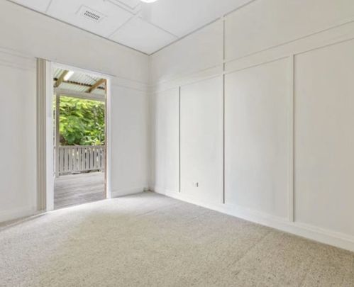 Holland Park West - Photo 1