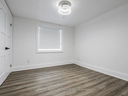 Property For Lease | W8483820 - Photo 5