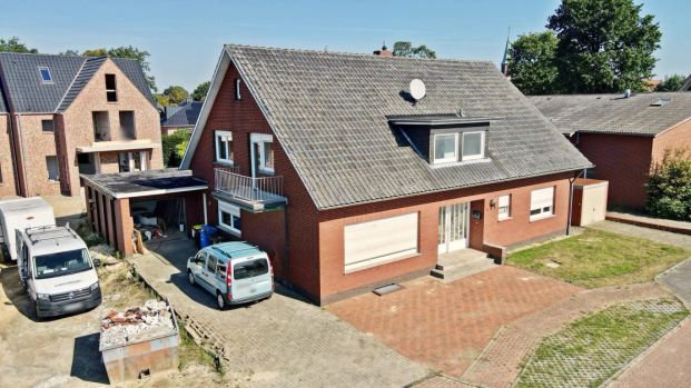 Frisch renovierte, große 4-Zimmer Wohnung mit Balkon und Garage - Photo 1