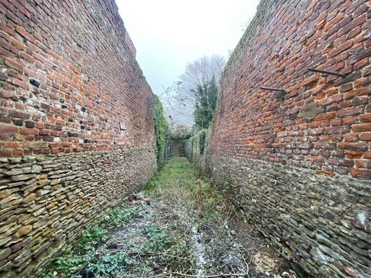 Bonne maison mitoyenne de 2 chambres de +/- 146 m² - Photo 1
