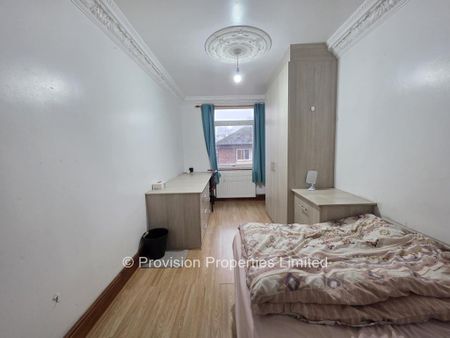 6 bedroom flat to rent - Photo 2