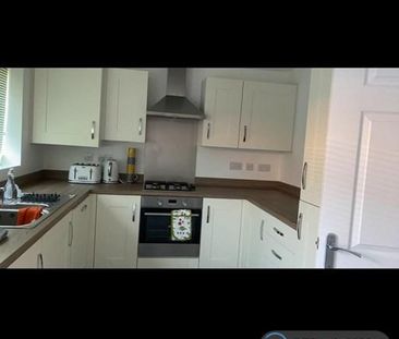 3 bedroom semi-detached house to rent - Photo 5