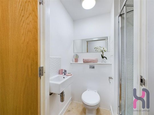 6 bedroom flat to rent - Photo 1