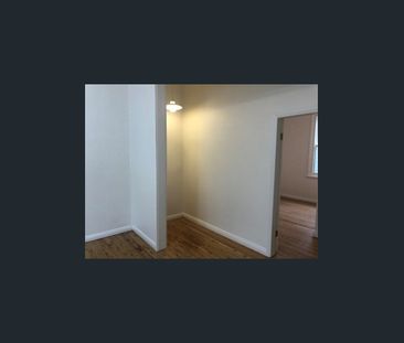 Renovated 1 bedroom unit with air conditioning - Photo 5