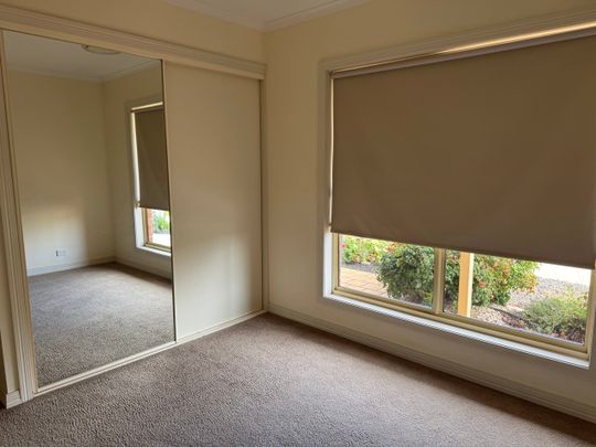 Neat 3 Bedroom Home in Quiet Court Location - Photo 1