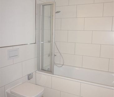 Trier: Moderne 2-ZKB direkt an der Mosel – große Terrasse & Einbauk... - Photo 4