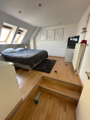 Helle 4-Zimmer-Wohnung mit Dachterrasse und Einbauküche über 2 Etagen in der Innenstadt! - Photo 1