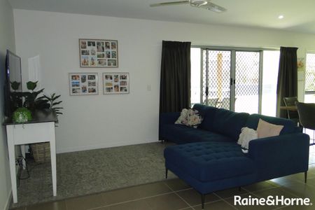 FOUR BEDROOM MODERN FAMILY HOME IN EMMADALE GARDENS! - Photo 2