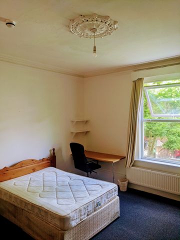 Buckingham Mount, Hyde Park, Leeds - Photo 3