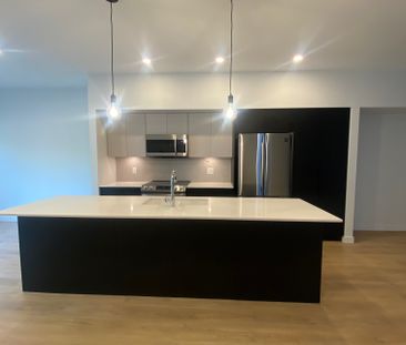 3-Bedroom Townhouse for Rent in Killarney - Photo 2