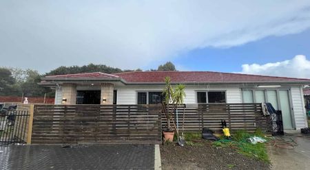 Home in Massey - Photo 3