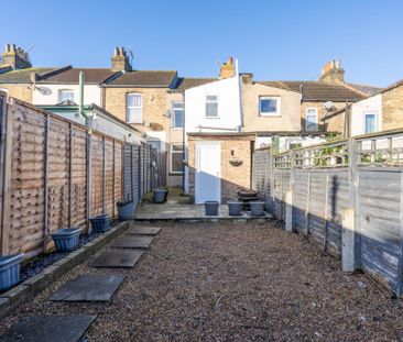 2 bedroom terraced house to rent - Photo 2
