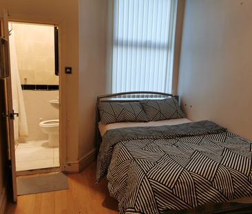 Room in a Shared House, Roberts Avenue, M14 - Photo 5