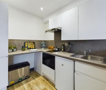 Studio to rent - Photo 2