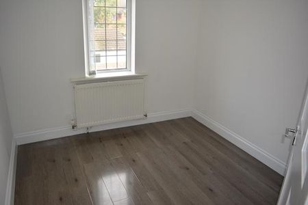 4 bedroom semi-detached house to rent - Photo 5