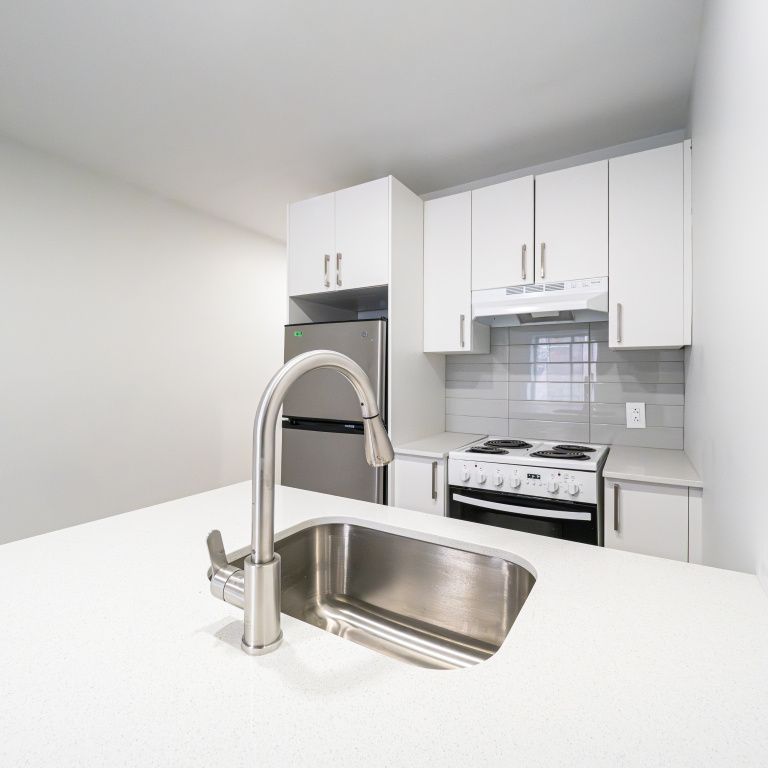 Studio - Ontario - Photo 1