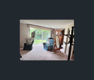 Grand Family Residence Offering Space, Comfort & Elegant Living - Photo 2