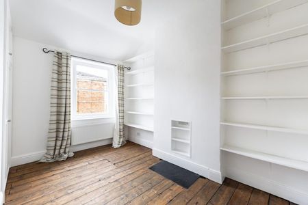 2 Bed Flat - Photo 3