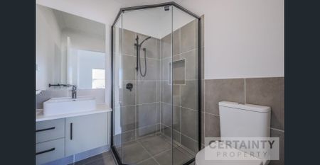 Private ROOM for Rent in Beautiful CO-LIVING Home - Photo 2