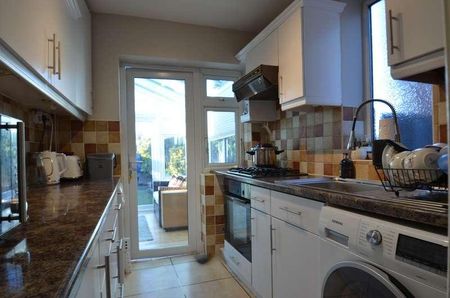 Saxon Road, Ashford, TW15 - Photo 5