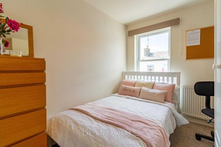 Room 1 - Photo 5