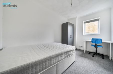 6 bedroom detached house to rent - Photo 4