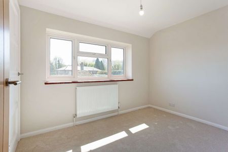 A beautifully refurbished cottage with far reaching views of the Hampshire countryside. *Please Note - We are aware that there is planning in the local vicinity https://pophamlogistics.co.uk - Photo 5