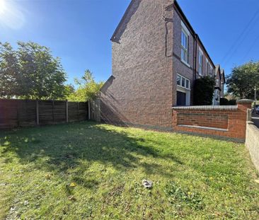 2 bedroom Semi-detached house to rent - Photo 4